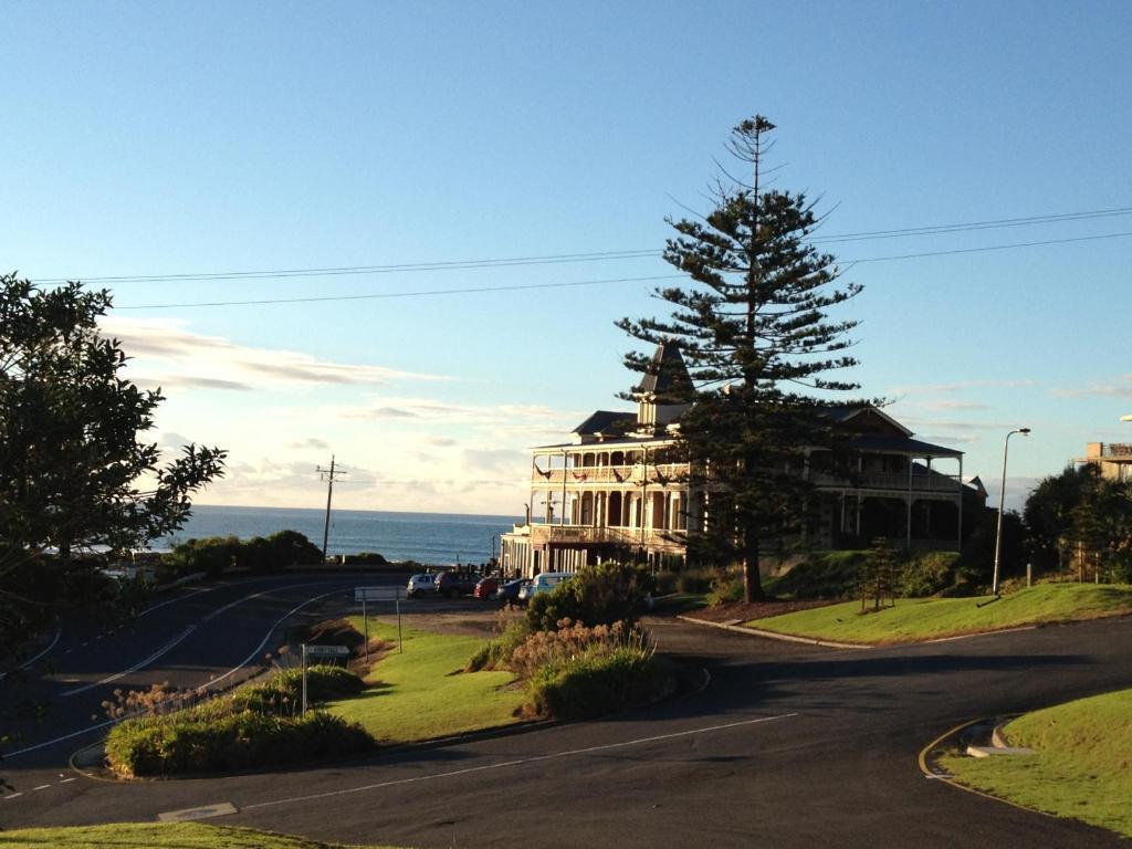 Grand Pacific Hotel & Apartments Lorne Exterior photo